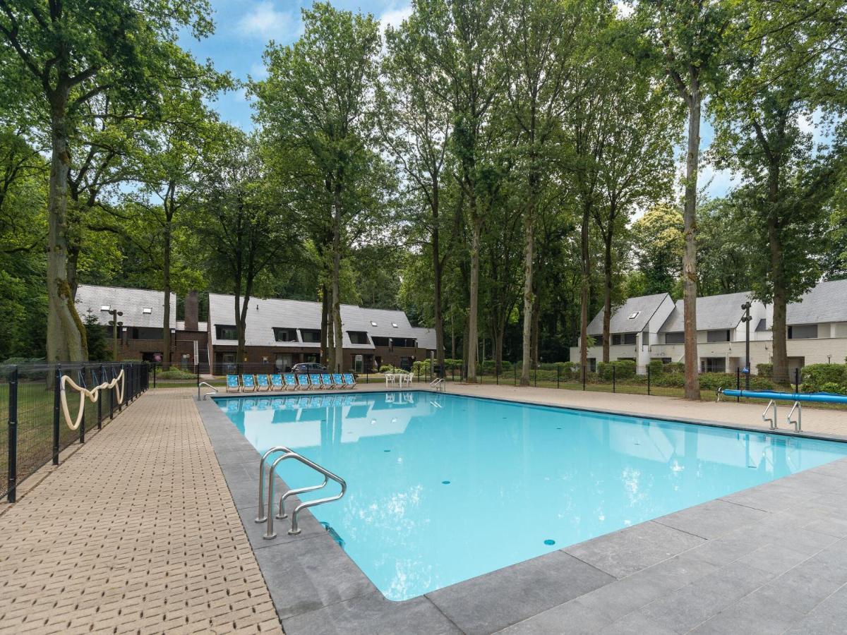 Snug Apartment In Houthalen Oost With Heated Pool Genk Buitenkant foto