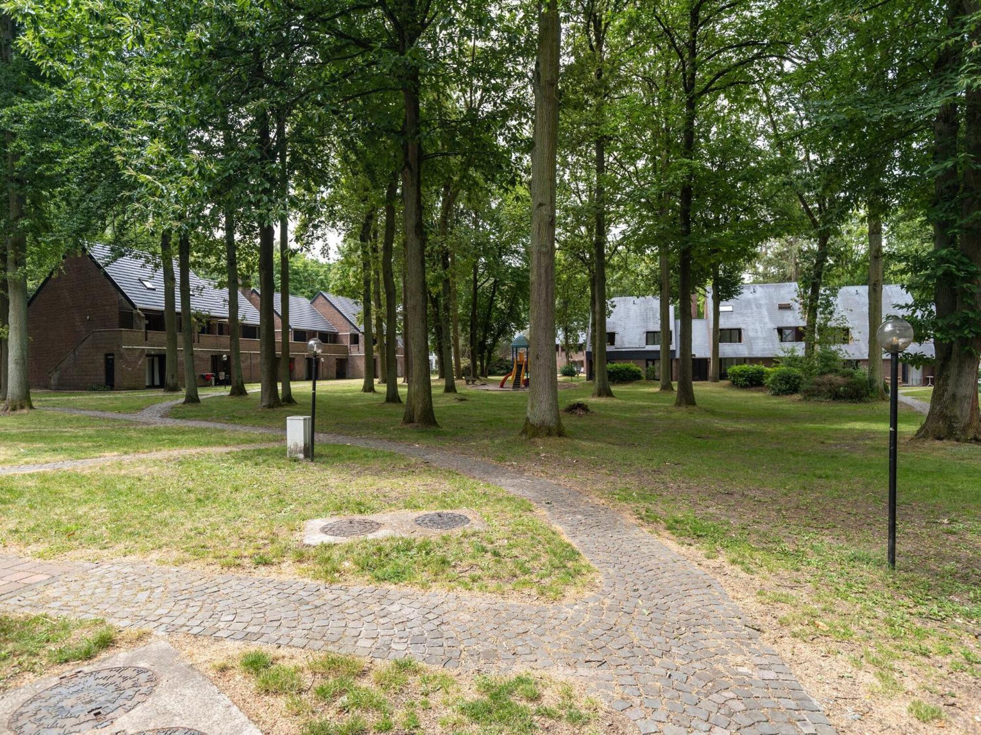 Snug Apartment In Houthalen Oost With Heated Pool Genk Buitenkant foto